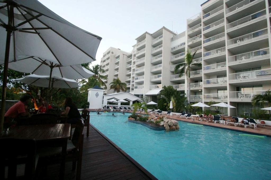 Sapphire Beach Club Resort Cupecoy  Exterior photo